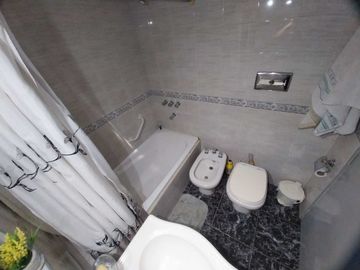 VENTA CASA 3 AMB CON COCHERA PATIO Y QUINCHO GERLI