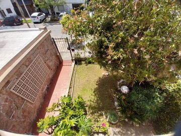 VENTA CASA 3 AMB CON COCHERA PATIO Y QUINCHO GERLI