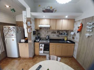 VENTA CASA 3 AMB CON COCHERA PATIO Y QUINCHO GERLI