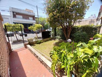 VENTA CASA 3 AMB CON COCHERA PATIO Y QUINCHO GERLI