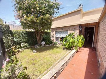 VENTA CASA 3 AMB CON COCHERA PATIO Y QUINCHO GERLI