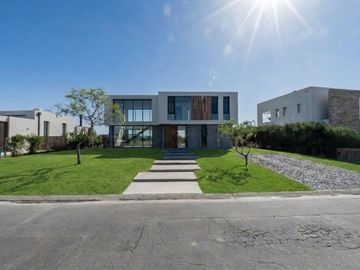 VENTA APTO CRÉDITO Casa a Estrenar San Sebastián