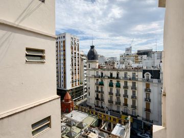 VENTA DE DEPARTAMENTO 2 AMBIENTES CENTRO LUMINOSO