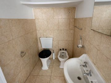 VENTA DE DEPARTAMENTO 2 AMBIENTES CENTRO LUMINOSO