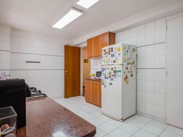 VENTA DEPTO. 5 AMBIENTES EN BELGRANO CON COCHERA.