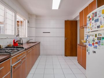 VENTA DEPTO. 5 AMBIENTES EN BELGRANO CON COCHERA.