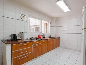 VENTA DEPTO. 5 AMBIENTES EN BELGRANO CON COCHERA.