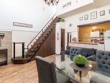 VENTA PH 4 AMB CON TERRAZA Y PARRILLA EN POMPEYA