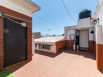 VENTA PH 4 AMB CON TERRAZA Y PARRILLA EN POMPEYA