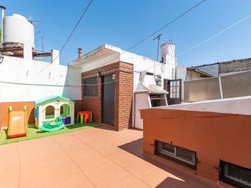 VENTA PH 4 AMB CON TERRAZA Y PARRILLA EN POMPEYA