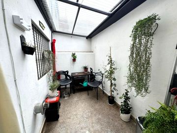 VENTA PH 2 AMB, AL FRENTE, PATIO-SIN EXPENSAS