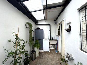 VENTA PH 2 AMB, AL FRENTE, PATIO-SIN EXPENSAS