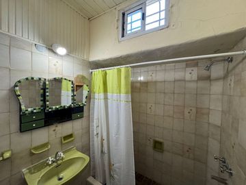 Venta casa tres ambientes parque y entrada de auto
