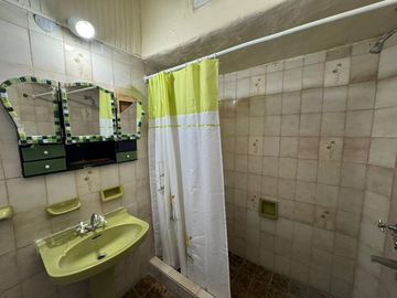 Venta casa tres ambientes parque y entrada de auto