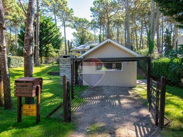 Venta Casa en Cariló 2 casas independientes renta