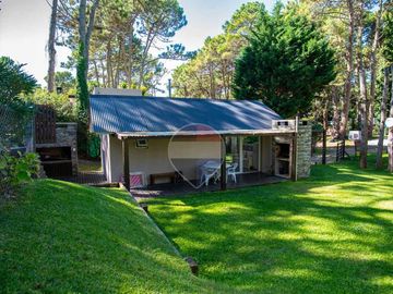 Venta Casa en Cariló 2 casas independientes renta