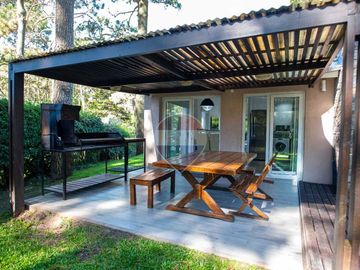Venta Casa en Cariló 2 casas independientes renta