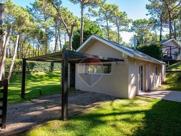 Venta Casa en Cariló 2 casas independientes renta