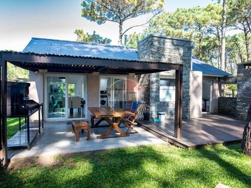 Venta Casa en Cariló 2 casas independientes renta
