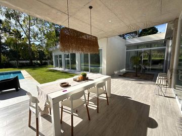 Casa en Venta en PINAMAR Barrio Álamos 5 ambientes