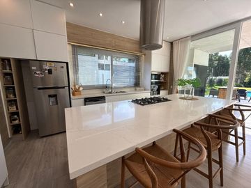 Casa en Venta en PINAMAR Barrio Álamos 5 ambientes