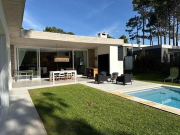Casa en Venta en PINAMAR Barrio Álamos 5 ambientes