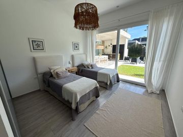 Casa en Venta en PINAMAR Barrio Álamos 5 ambientes