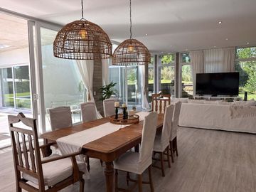 Casa en Venta en PINAMAR Barrio Álamos 5 ambientes