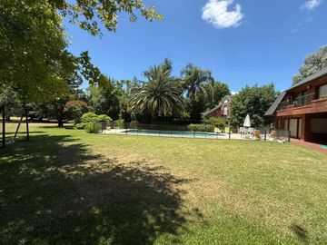 Casa en venta, lote al golf-Country El Ombú Ezeiza