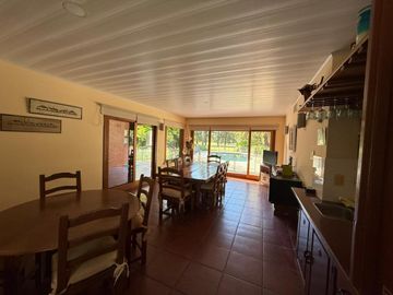 Casa en venta, lote al golf-Country El Ombú Ezeiza