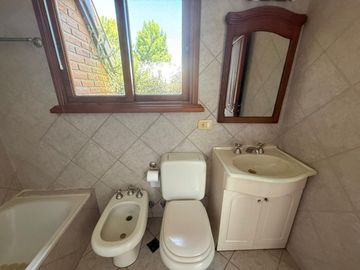 Casa en venta, lote al golf-Country El Ombú Ezeiza