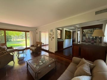 Casa en venta, lote al golf-Country El Ombú Ezeiza