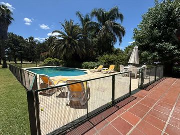 Casa en venta, lote al golf-Country El Ombú Ezeiza