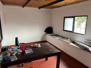 VENTA DE DEPOSITO O TALLER MECANICO EN POMPEYA