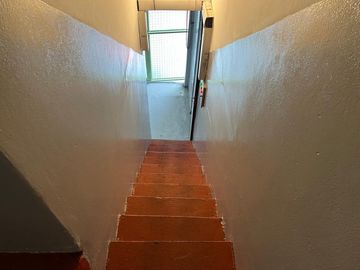 VENTA DE DEPOSITO O TALLER MECANICO EN POMPEYA