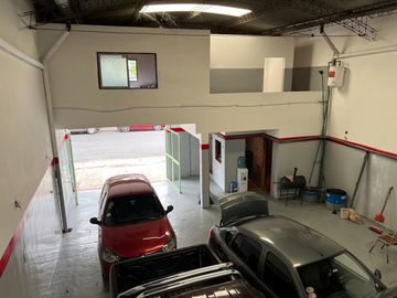 VENTA DE DEPOSITO O TALLER MECANICO EN POMPEYA