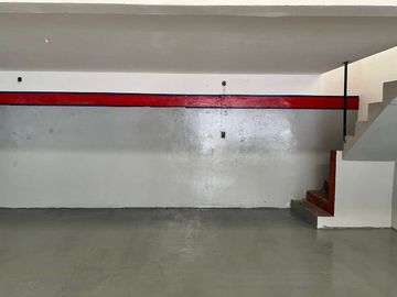 VENTA DE DEPOSITO O TALLER MECANICO EN POMPEYA