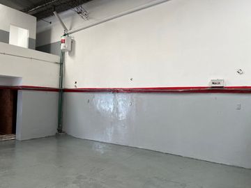 VENTA DE DEPOSITO O TALLER MECANICO EN POMPEYA