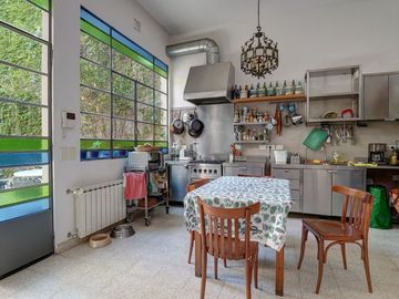 CASA EN VENTA CABALLITO CON TERRAZA PATIO Y SOTANO