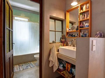 CASA EN VENTA CABALLITO CON TERRAZA PATIO Y SOTANO