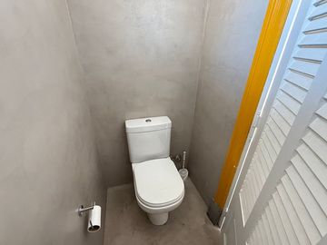 CASA EN VENTA CABALLITO CON TERRAZA PATIO Y SOTANO