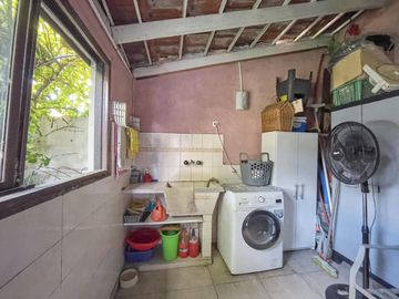 CASA TIPO CHALET, 4 AMBIENTES,CON PILETA Y QUINCHO