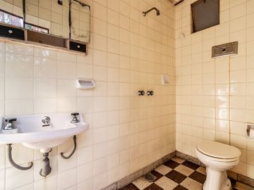 VENTA CASA 7 AMB CON JARDIN TERRAZA Y COCHERA
