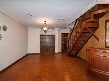 VENTA CASA 7 AMB CON JARDIN TERRAZA Y COCHERA