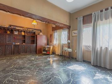 Venta casa V Luro 6 amb. 291 M2-Lote 8,67 x 25.
