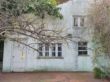 CASA VENTA 5 AMB CASTELAR APTA CREDITO LOTE 643 MT