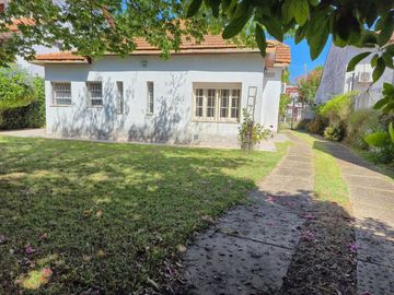 CASA VENTA 5 AMB CASTELAR APTA CREDITO LOTE 643 MT