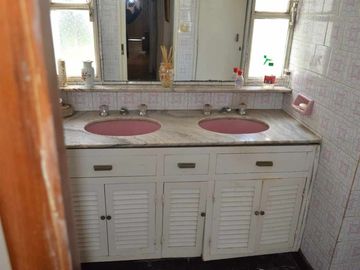 CASA VENTA 5 AMB CASTELAR APTA CREDITO LOTE 643 MT