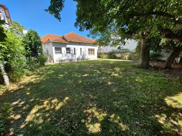 CASA VENTA 5 AMB CASTELAR APTA CREDITO LOTE 643 MT