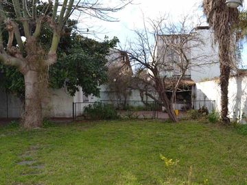 CASA VENTA 5 AMB CASTELAR APTA CREDITO LOTE 643 MT